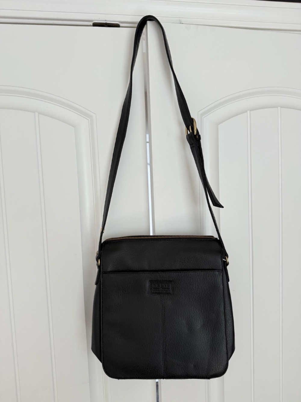 Relic RL 6154 Black Crossbody Bag Adjustable Strap Multi Pocket